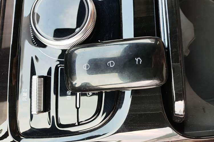 Used Geely Galaxy A7 2025 Model EM-i 150km Starship Edition Interior 1