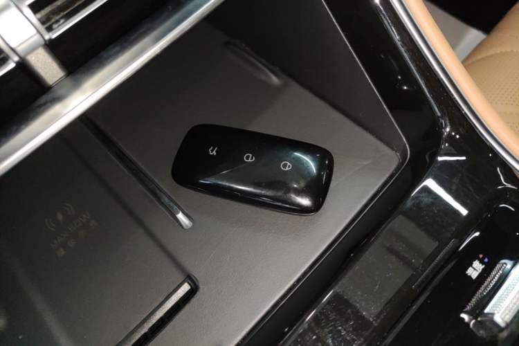 Used Geely Galaxy A7 2025 Model EM-i 150km Starship Edition Interior 1