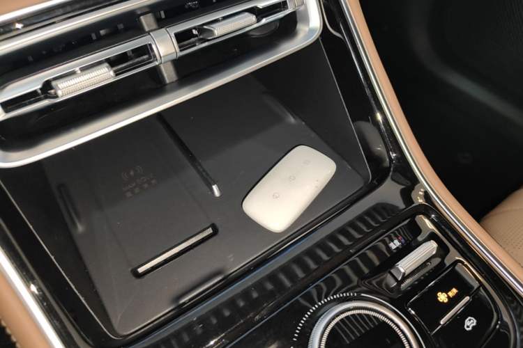 Used Geely Galaxy A7 2025 Model EM-i 150km Starship Edition Interior 1