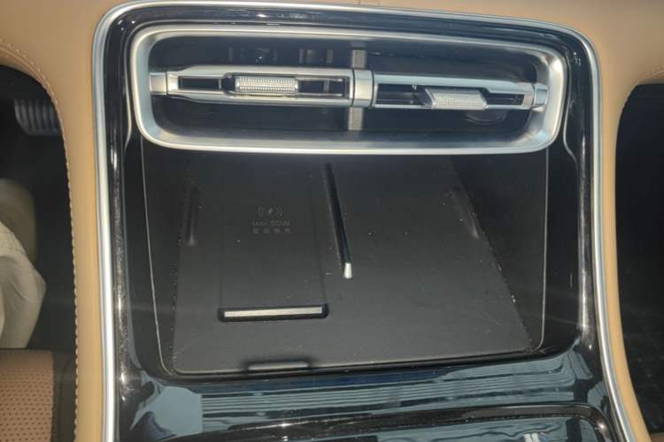 Used Geely Galaxy A7 2025 Model EM-i 150km Starship Edition Interior 1