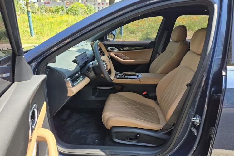 Used Geely Galaxy A7 2025 Model EM-i 150km Starship Edition Interior 2