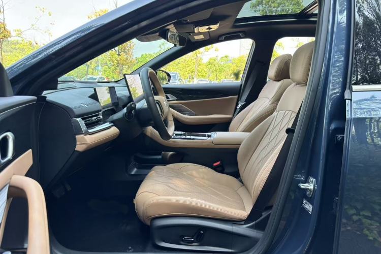 Used Geely Galaxy A7 2025 Model EM-i 150km Starship Edition Interior 2