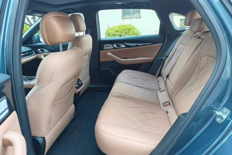 Used Geely Galaxy A7 2025 Model EM-i 150km Starship Edition Interior 3