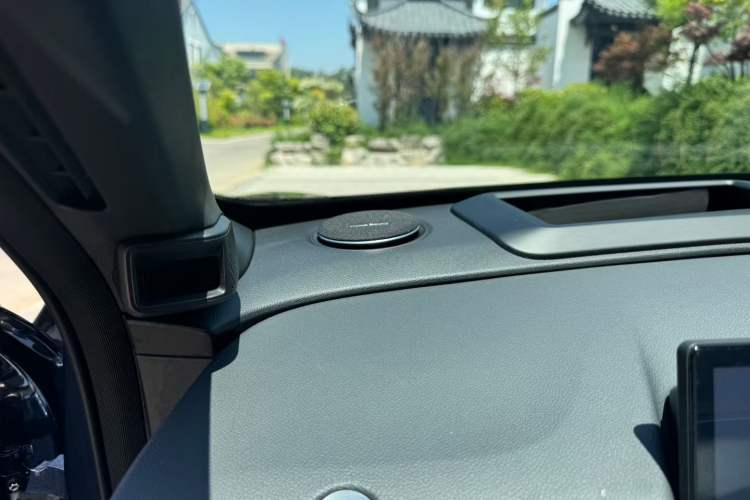 Used Geely Galaxy A7 2025 Model EM-i 150km Starship Edition Interior 3