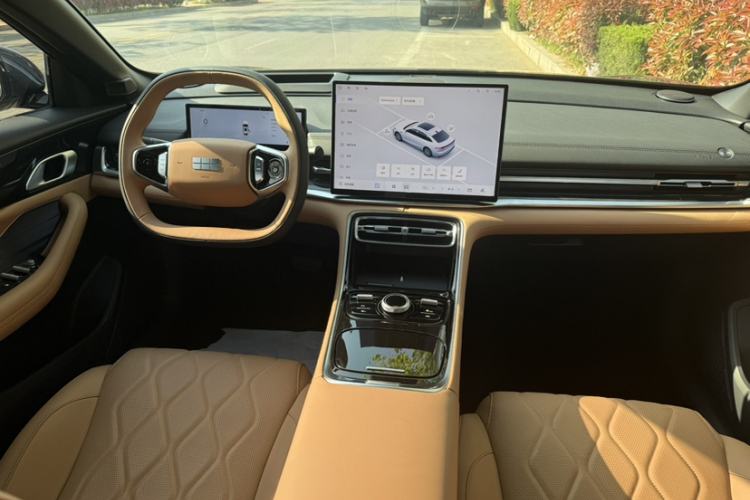 Used Geely Galaxy A7 2025 Model EM-i 150km Starship Edition Interior 3