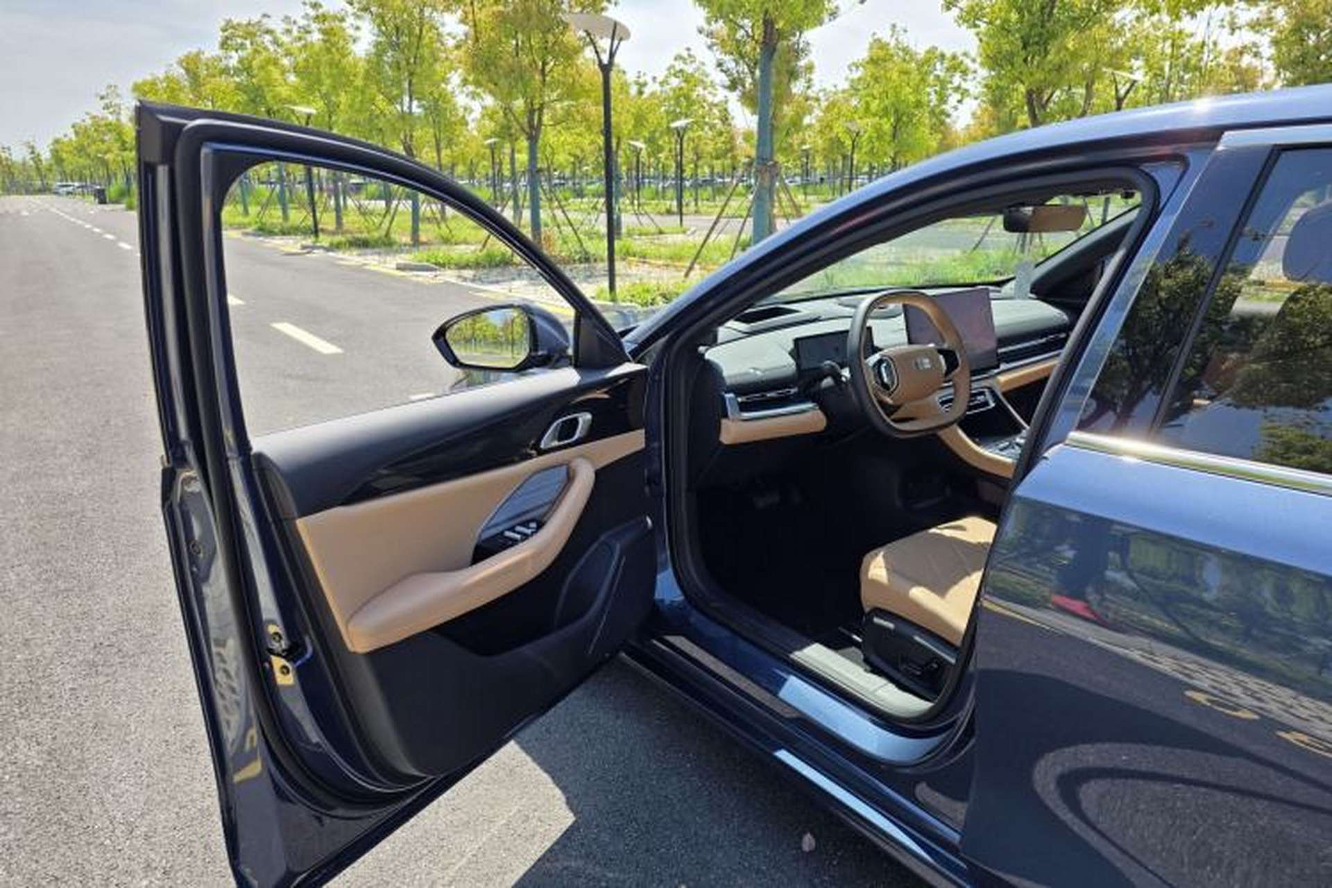 Used Geely Galaxy A7 2025 Model EM-i 150km Starship Edition Interior 3