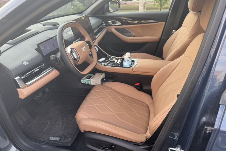 Used Geely Galaxy A7 2025 Model EM-i 150km Starship Edition Interior 3