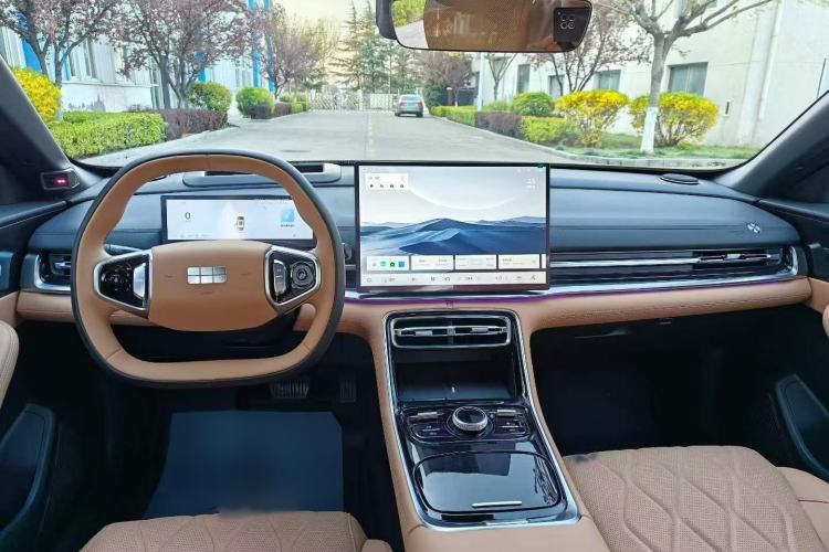 Used Geely Galaxy A7 2025 Model EM-i 150km Starship Edition Interior 4