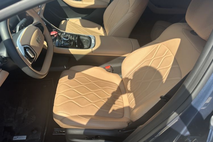 Used Geely Galaxy A7 2025 Model EM-i 150km Starship Edition Interior 4