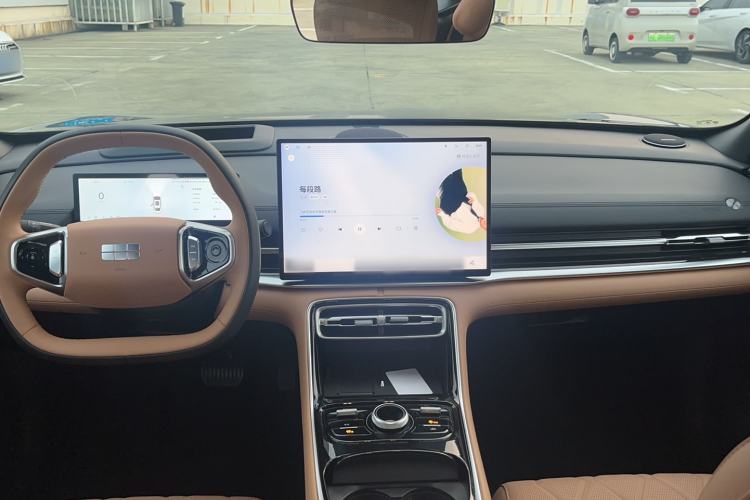 Used Geely Galaxy A7 2025 Model EM-i 150km Starship Edition Interior 4
