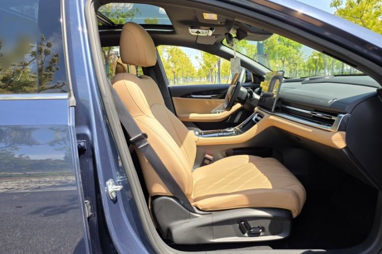 Used Geely Galaxy A7 2025 Model EM-i 150km Starship Edition Interior 4