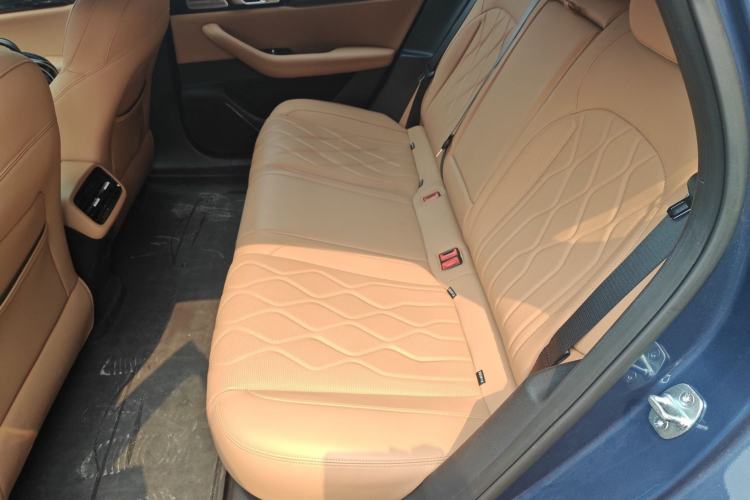 Used Geely Galaxy A7 2025 Model EM-i 150km Starship Edition Interior 4