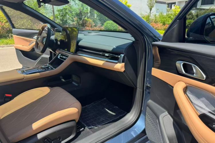 Used Geely Galaxy A7 2025 Model EM-i 150km Starship Edition Interior 5
