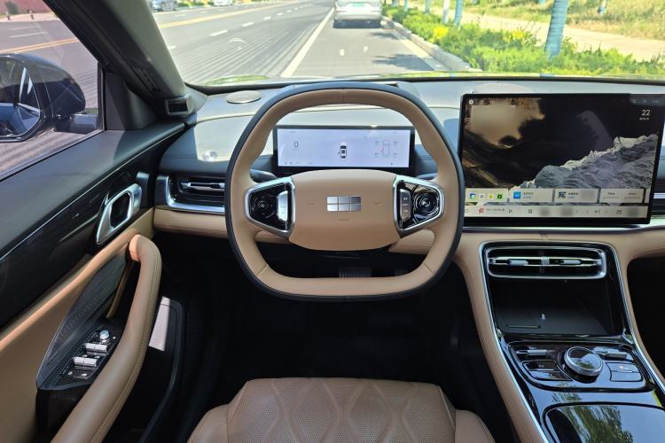 Used Geely Galaxy A7 2025 Model EM-i 150km Starship Edition Interior 5