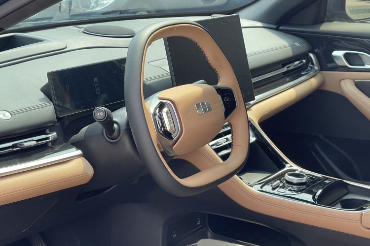 Used Geely Galaxy A7 2025 Model EM-i 150km Starship Edition Interior 5
