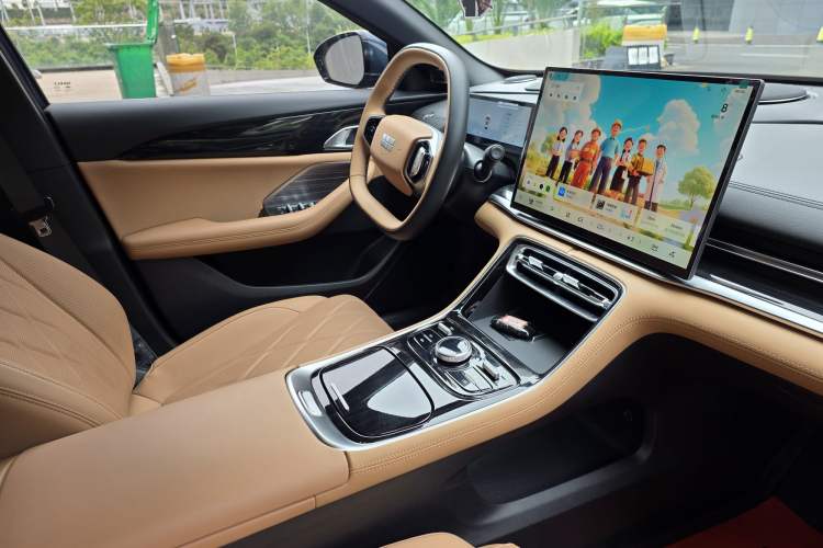 Used Geely Galaxy A7 2025 Model EM-i 150km Starship Edition Interior 6