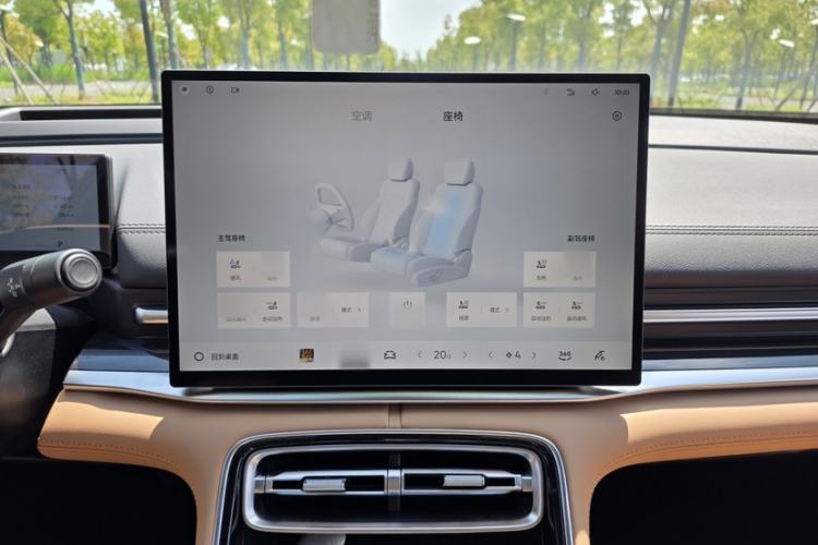 Used Geely Galaxy A7 2025 Model EM-i 150km Starship Edition Interior 6