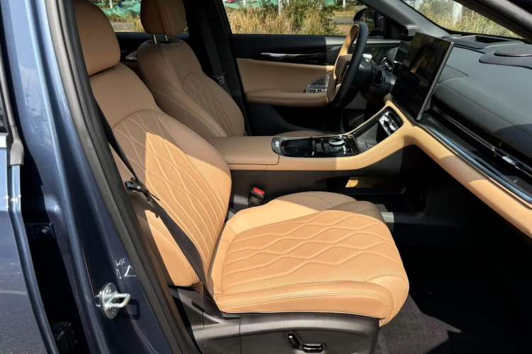 Used Geely Galaxy A7 2025 Model EM-i 150km Starship Edition Interior 6