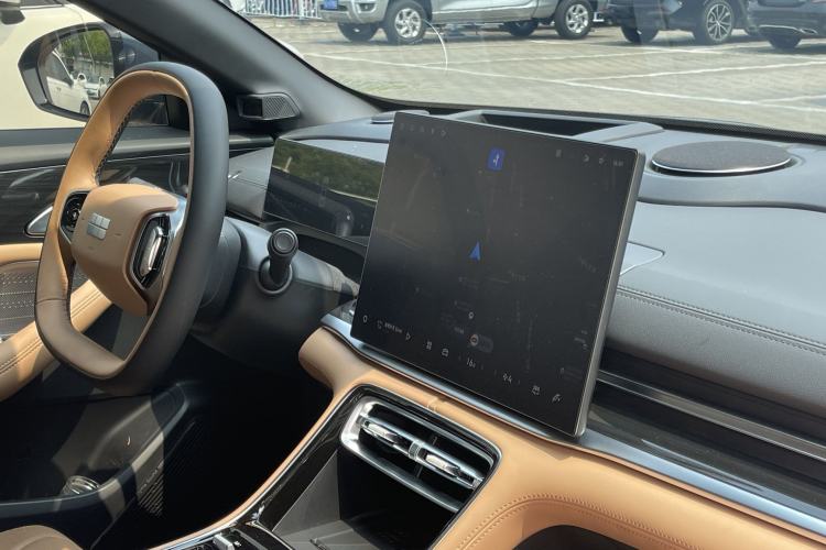 Used Geely Galaxy A7 2025 Model EM-i 150km Starship Edition Interior 7