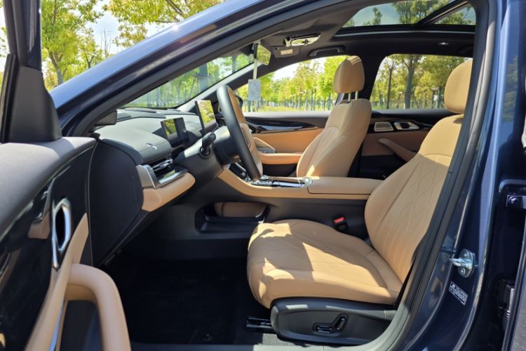 Used Geely Galaxy A7 2025 Model EM-i 150km Starship Edition Interior 7