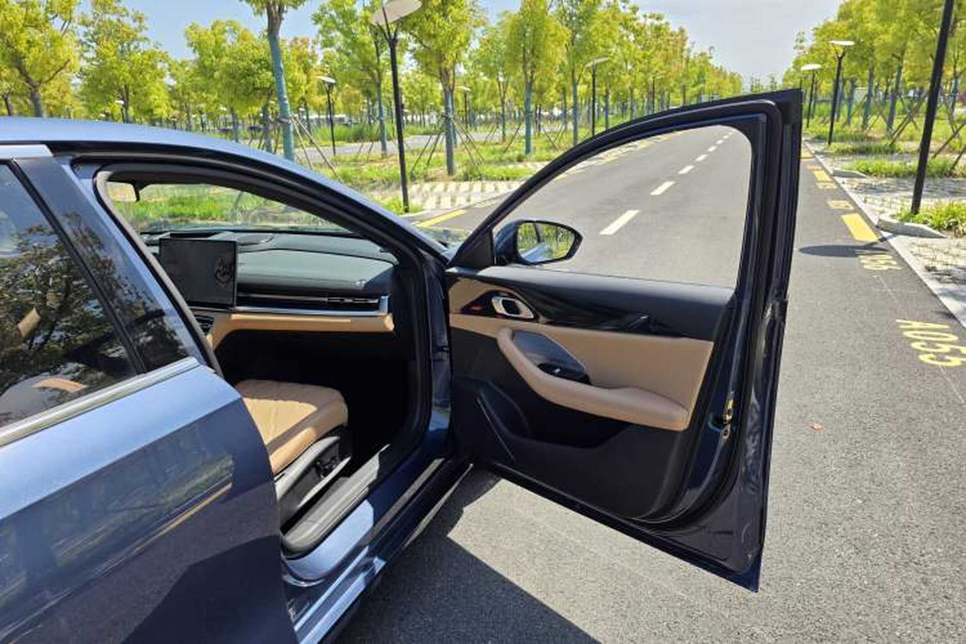 Used Geely Galaxy A7 2025 Model EM-i 150km Starship Edition Interior 7