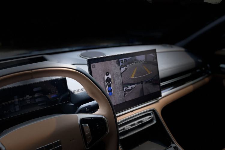 Used Geely Galaxy A7 2025 Model EM-i 150km Starship Edition Interior 8