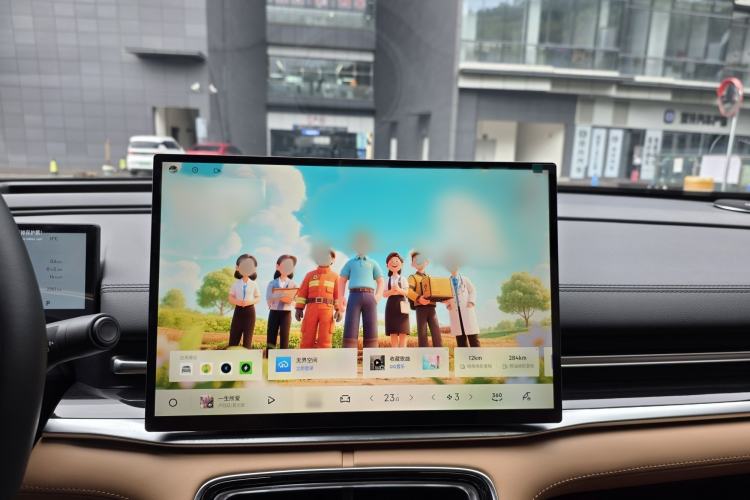 Used Geely Galaxy A7 2025 Model EM-i 150km Starship Edition Interior 9