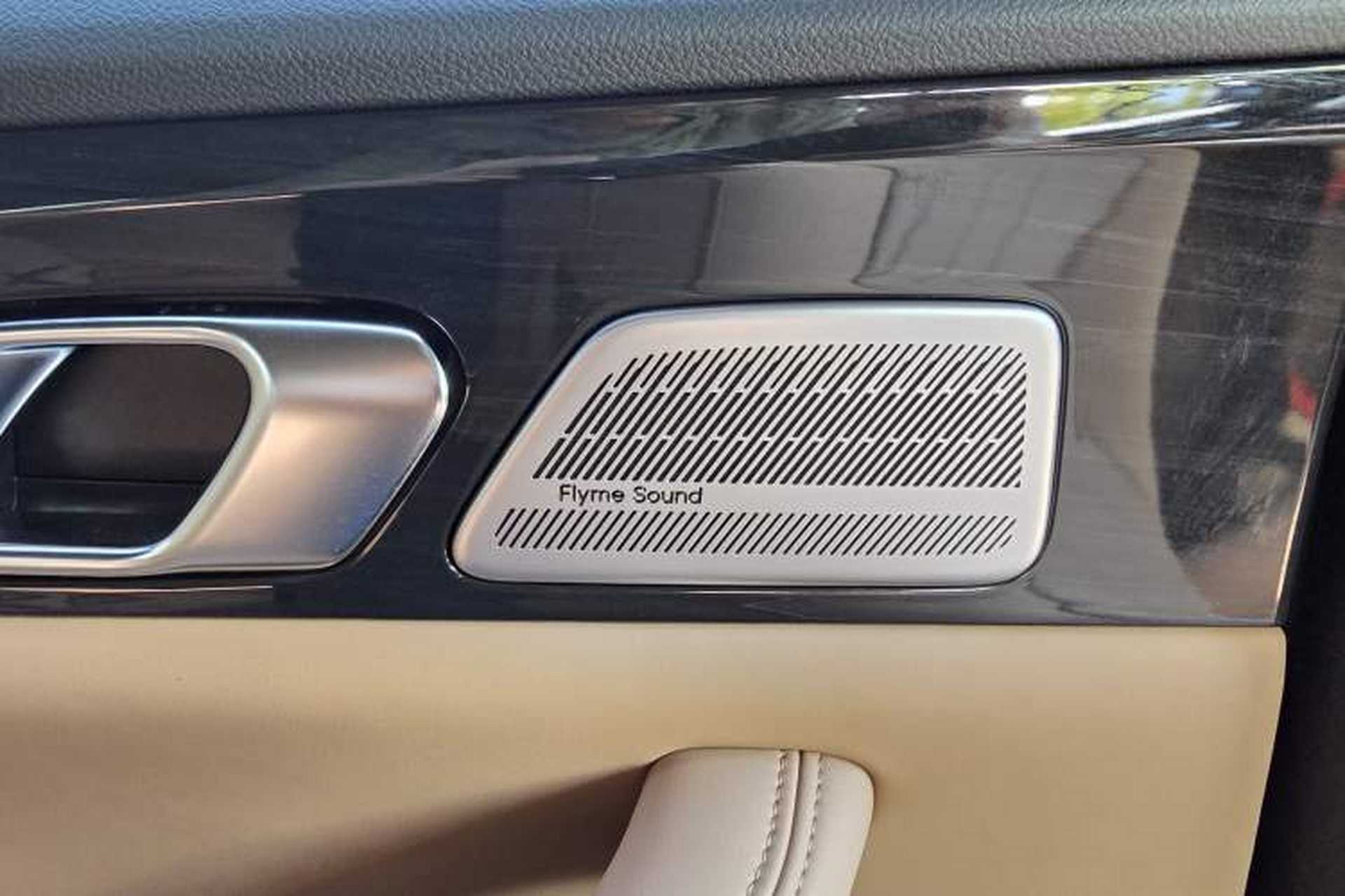 Used Geely Galaxy A7 2025 Model EM-i 150km Starship Edition Interior 9
