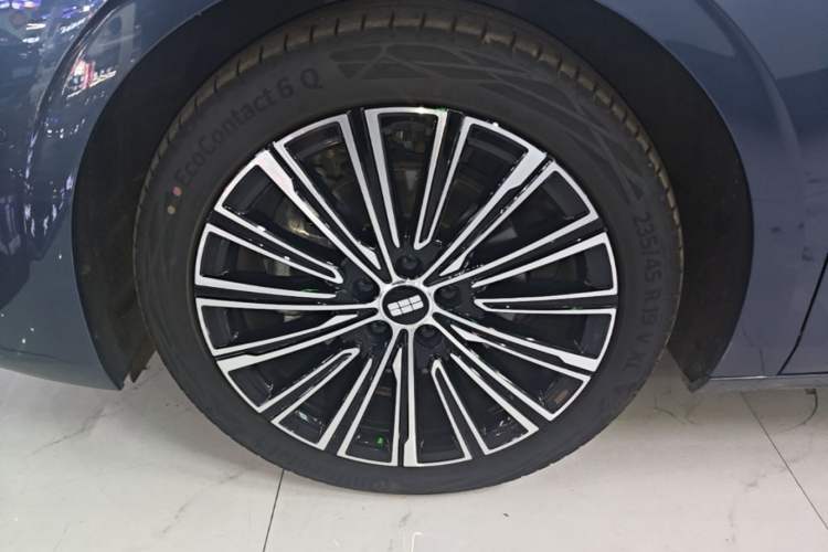 Used Geely Galaxy A7 2025 Model EM-i 150km Starship Edition Left Front Wheel Hub
