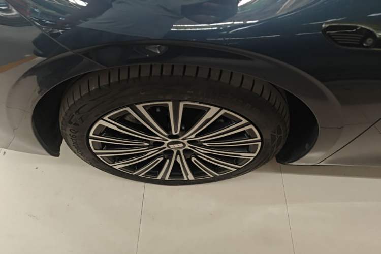 Used Geely Galaxy A7 2025 Model EM-i 150km Starship Edition Left Front Wheel Hub