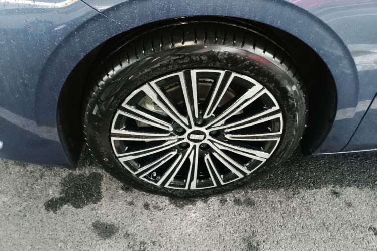 Used Geely Galaxy A7 2025 Model EM-i 150km Starship Edition Left Front Wheel Hub