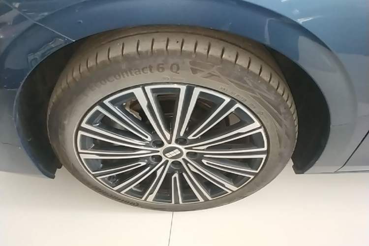 Used Geely Galaxy A7 2025 Model EM-i 150km Starship Edition Left Front Wheel Hub