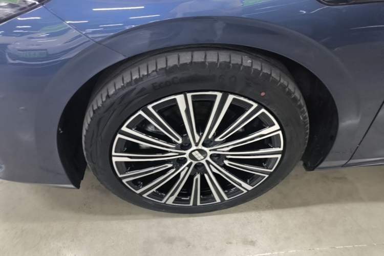 Used Geely Galaxy A7 2025 Model EM-i 150km Starship Edition Left Front Wheel Hub