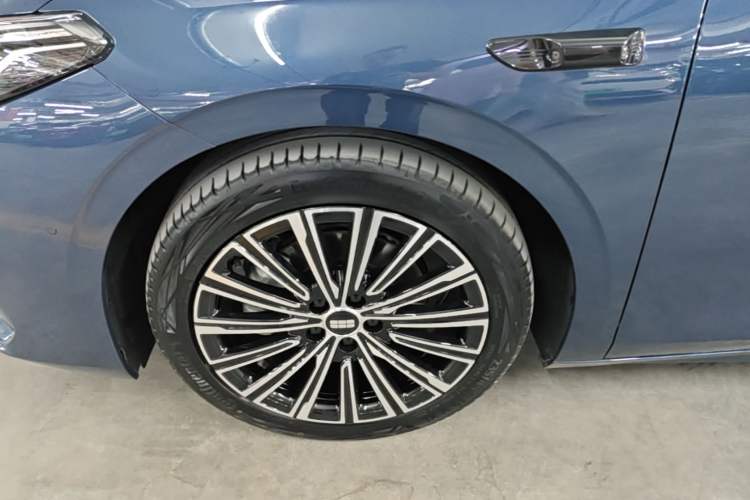 Used Geely Galaxy A7 2025 Model EM-i 150km Starship Edition Left Front Wheel Hub