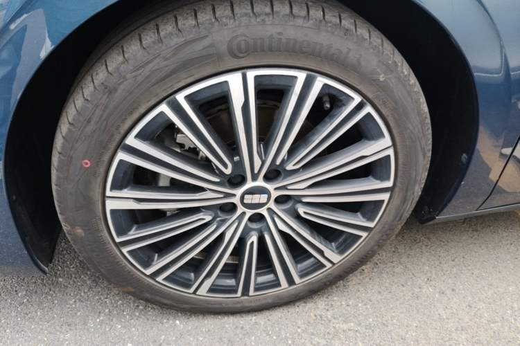 Used Geely Galaxy A7 2025 Model EM-i 150km Starship Edition Left Front Wheel Hub