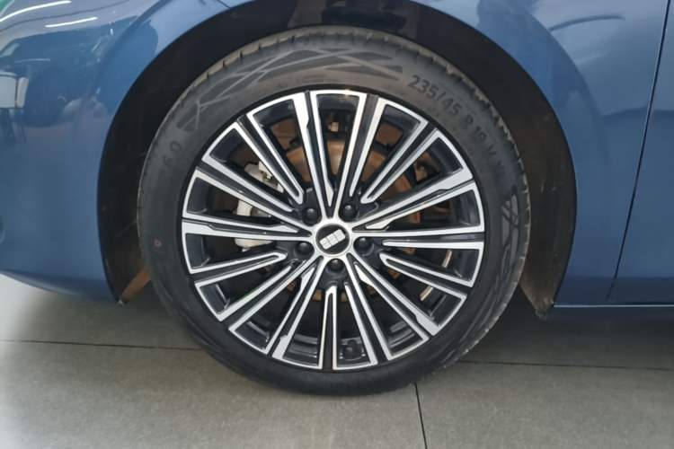 Used Geely Galaxy A7 2025 Model EM-i 150km Starship Edition Left Front Wheel Hub