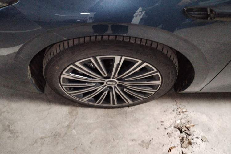 Used Geely Galaxy A7 2025 Model EM-i 150km Starship Edition Left Front Wheel Hub