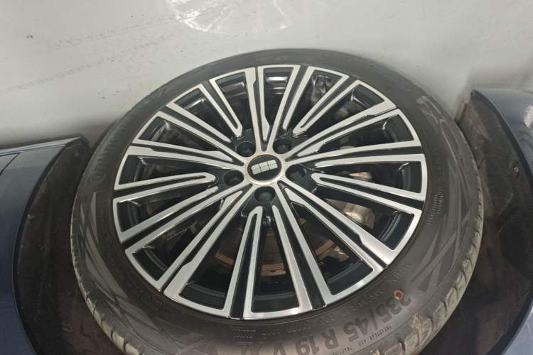 Used Geely Galaxy A7 2025 Model EM-i 150km Starship Edition Left Front Wheel Hub