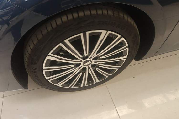 Used Geely Galaxy A7 2025 Model EM-i 150km Starship Edition Left Front Wheel Hub