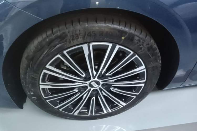 Used Geely Galaxy A7 2025 Model EM-i 150km Starship Edition Left Front Wheel Hub