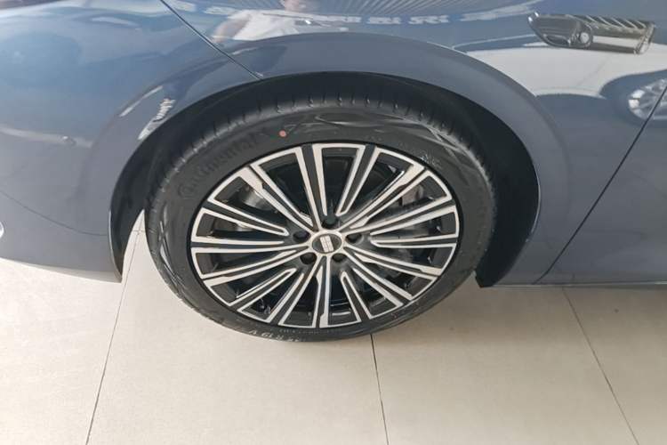 Used Geely Galaxy A7 2025 Model EM-i 150km Starship Edition Left Front Wheel Hub