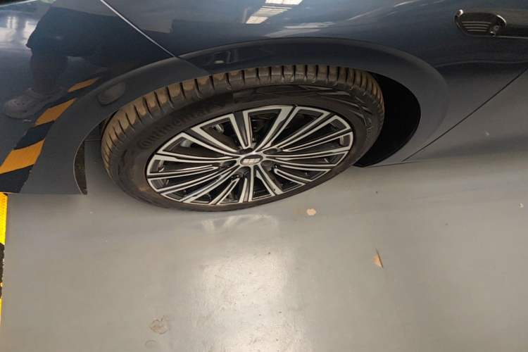 Used Geely Galaxy A7 2025 Model EM-i 150km Starship Edition Left Front Wheel Hub