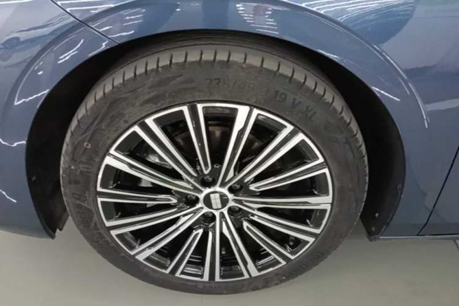 Used Geely Galaxy A7 2025 Model EM-i 150km Starship Edition Left Front Wheel Hub