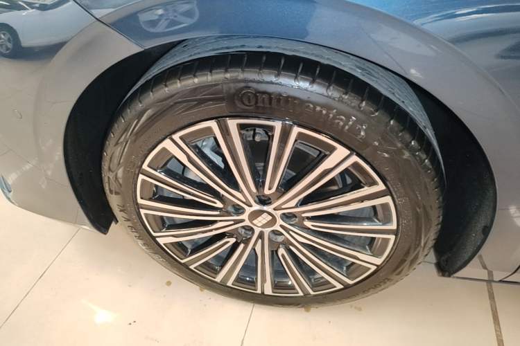Used Geely Galaxy A7 2025 Model EM-i 150km Starship Edition Left Front Wheel Hub