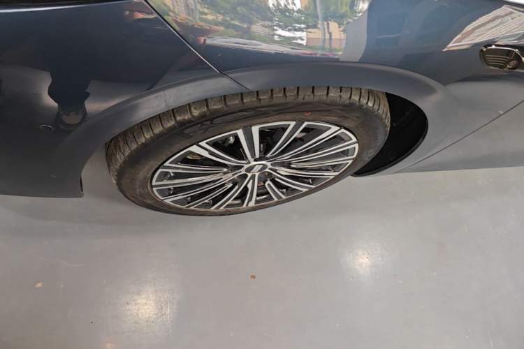 Used Geely Galaxy A7 2025 Model EM-i 150km Starship Edition Left Front Wheel Hub