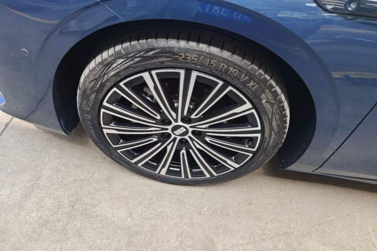 Used Geely Galaxy A7 2025 Model EM-i 150km Starship Edition Left Front Wheel Hub