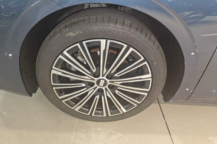 Used Geely Galaxy A7 2025 Model EM-i 150km Starship Edition Left Front Wheel Hub