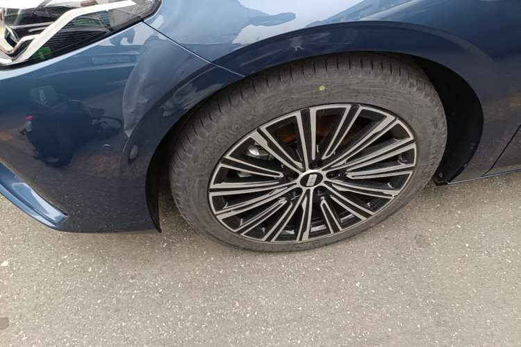 Used Geely Galaxy A7 2025 Model EM-i 150km Starship Edition Left Front Wheel Hub