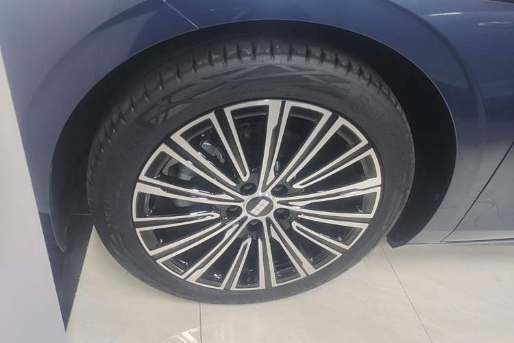 Used Geely Galaxy A7 2025 Model EM-i 150km Starship Edition Left Front Wheel Hub