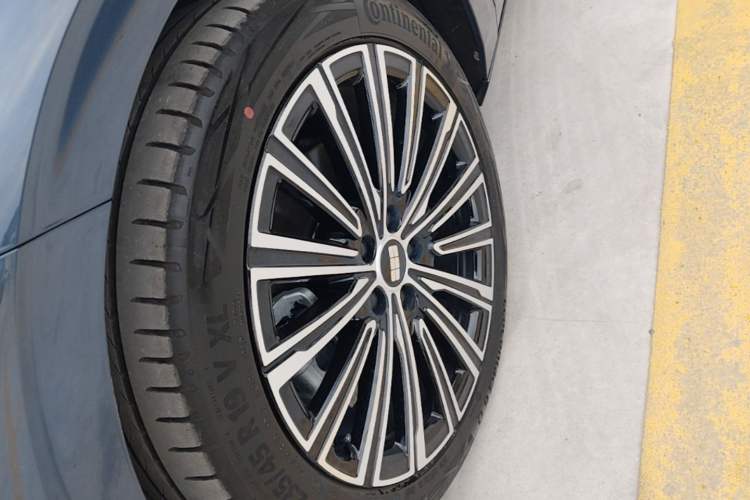 Used Geely Galaxy A7 2025 Model EM-i 150km Starship Edition Left Front Wheel Hub